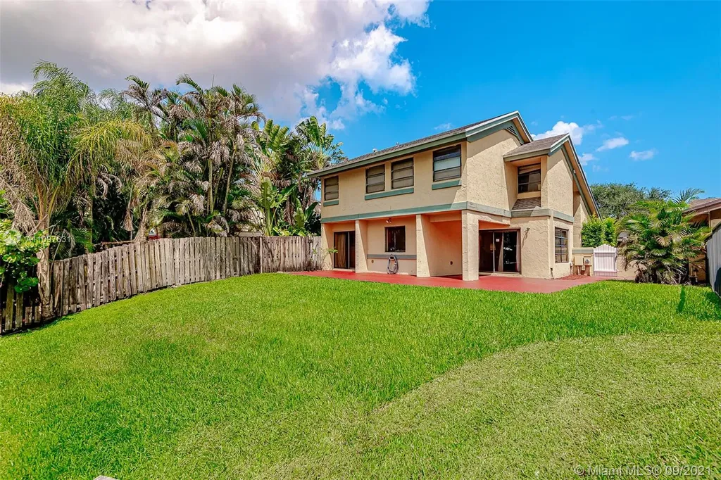 4071 SW 83rd Way Davie FL 33328