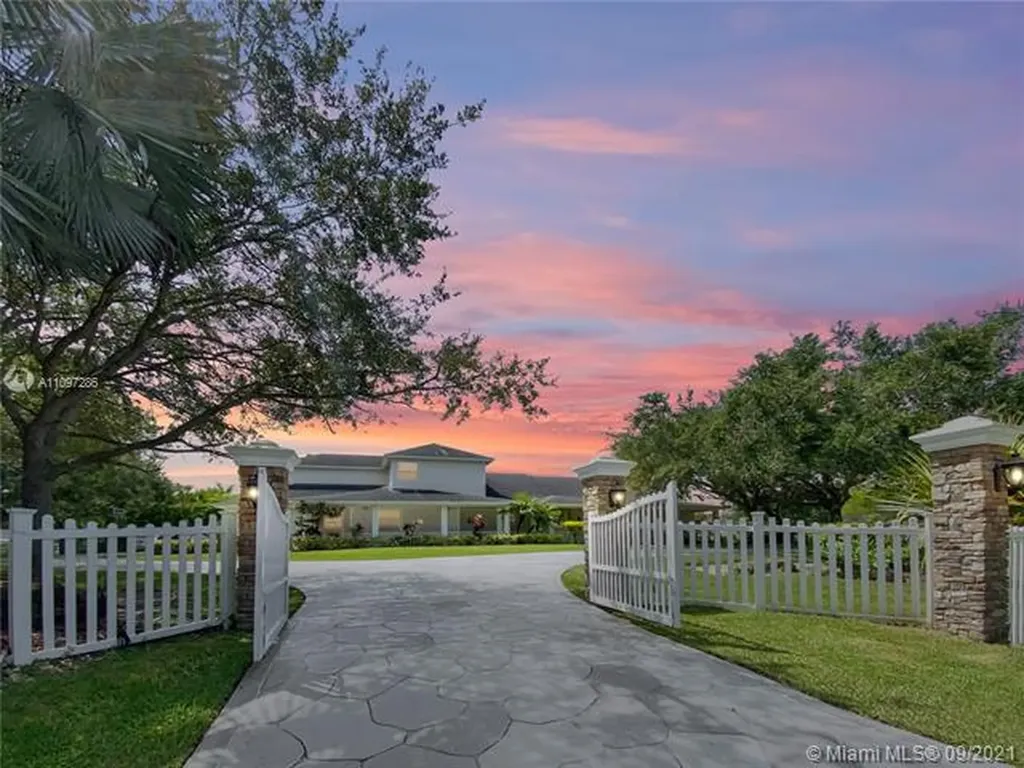 17810 SW 52nd Court Southwest Ranches FL 33331