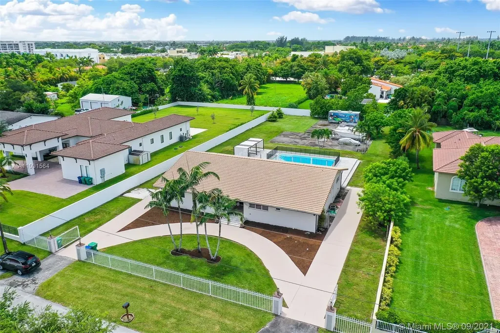300 SW 125th Avenue Miami FL 33184