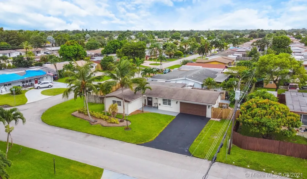 1600 NW 83rd Way Pembroke Pines FL 33024