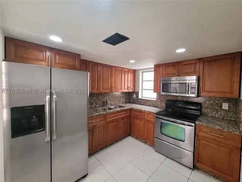 337 E 42nd Street Hialeah FL 33013