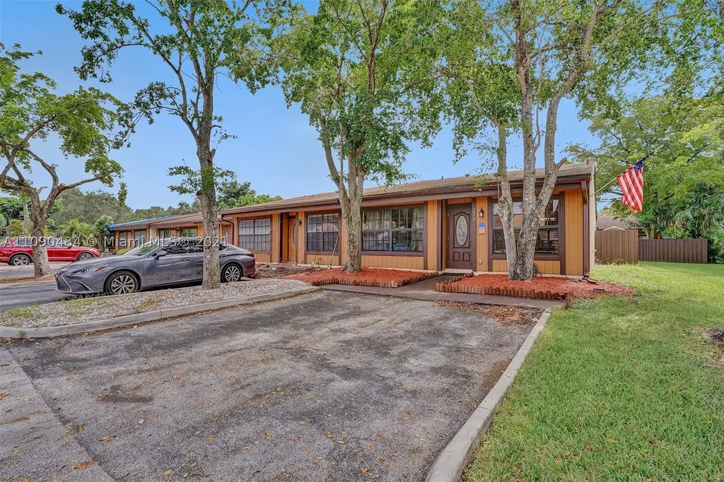 2301 Plum Court Pembroke Pines FL 33026