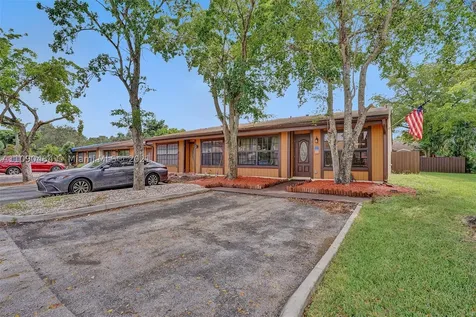 2301 Plum Court Pembroke Pines FL 33026