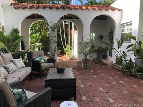 2211 N Bay Road Miami Beach FL 33140