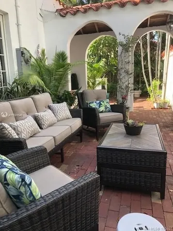 2211 N Bay Road Miami Beach FL 33140