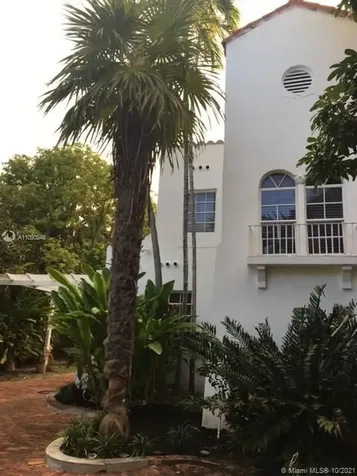2211 N Bay Road Miami Beach FL 33140