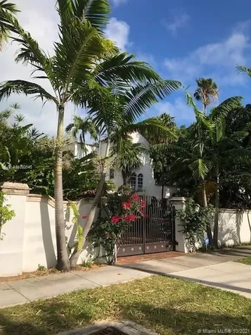 2211 N Bay Road Miami Beach FL 33140