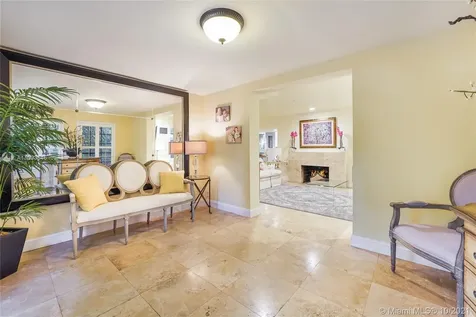 2211 N Bay Road Miami Beach FL 33140
