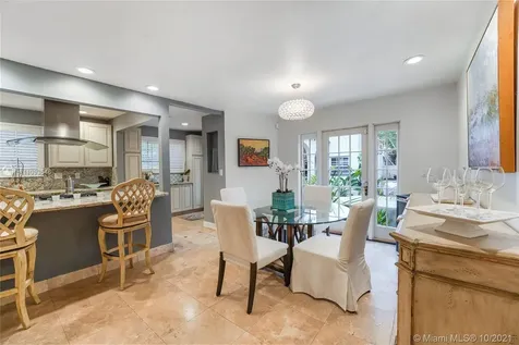 2211 N Bay Road Miami Beach FL 33140