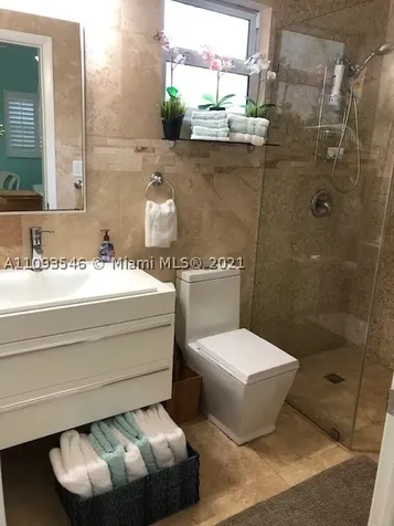 2211 N Bay Road Miami Beach FL 33140