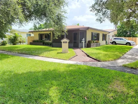 7298 Mcarthur Parkway Hollywood FL 33024