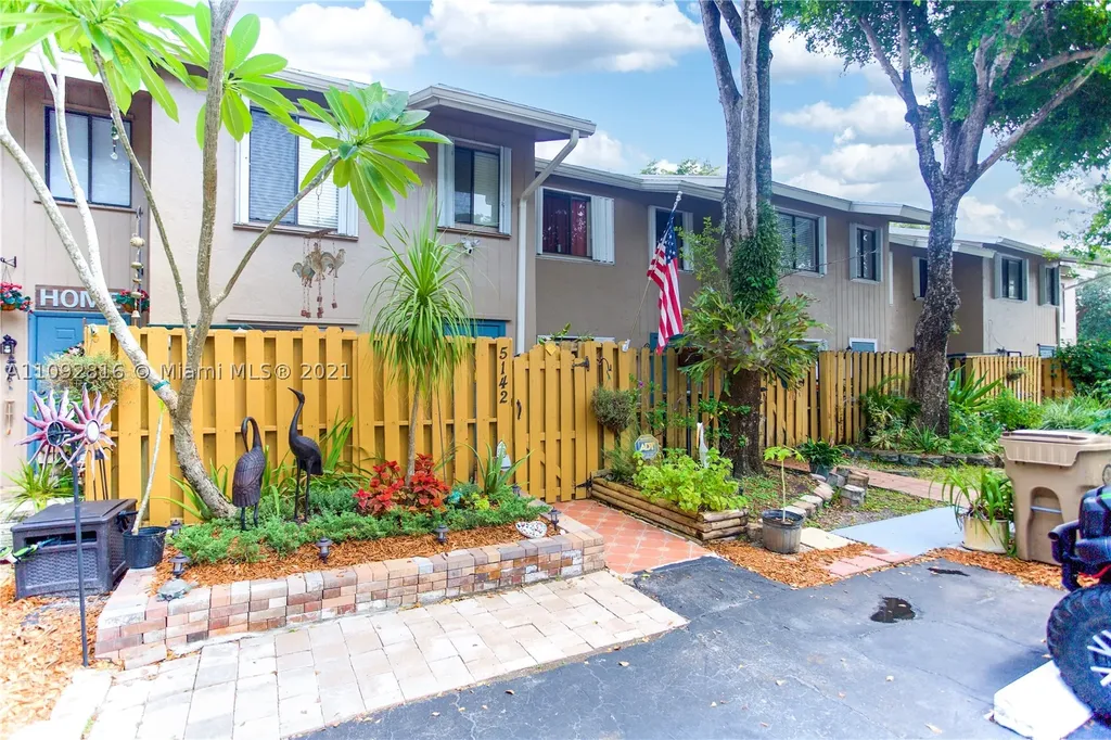5142 S University Drive Davie FL 33328