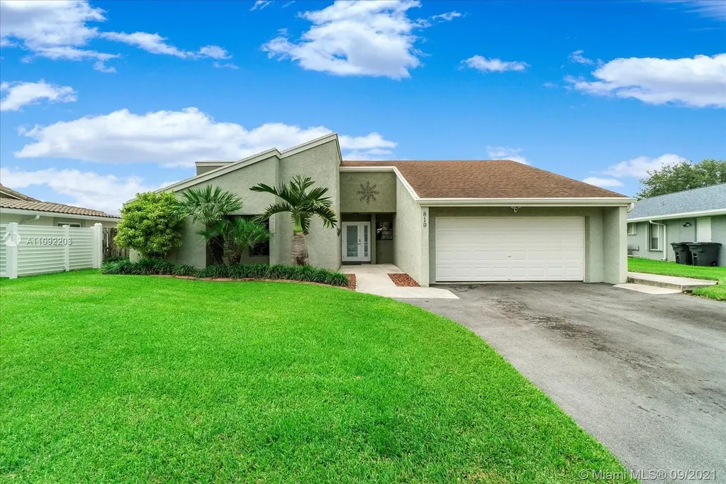 819 W Plantation Circle Plantation FL 33324
