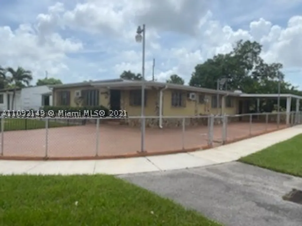 6040 SW 17th Street Miami FL 33155
