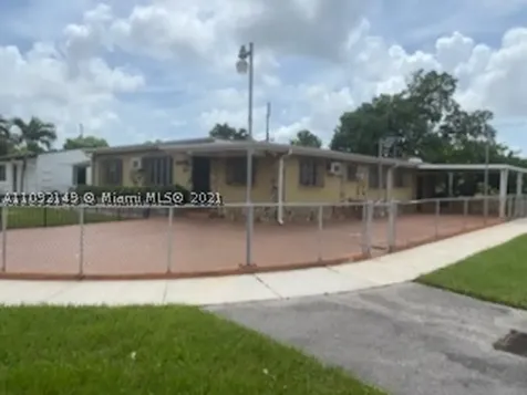 6040 SW 17th Street Miami FL 33155