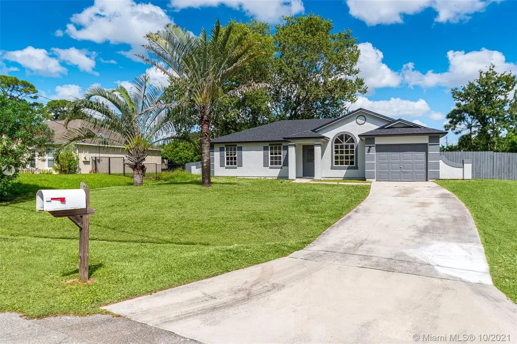 1607 SW Carillo Avenue Port St. Lucie FL 34953