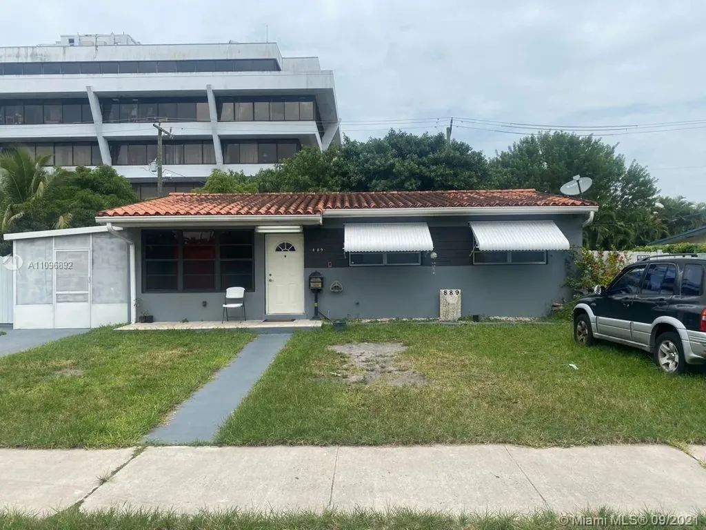 889 W 48th Street Hialeah FL 33012