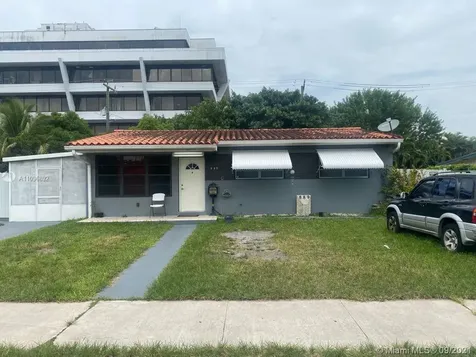 889 W 48th Street Hialeah FL 33012