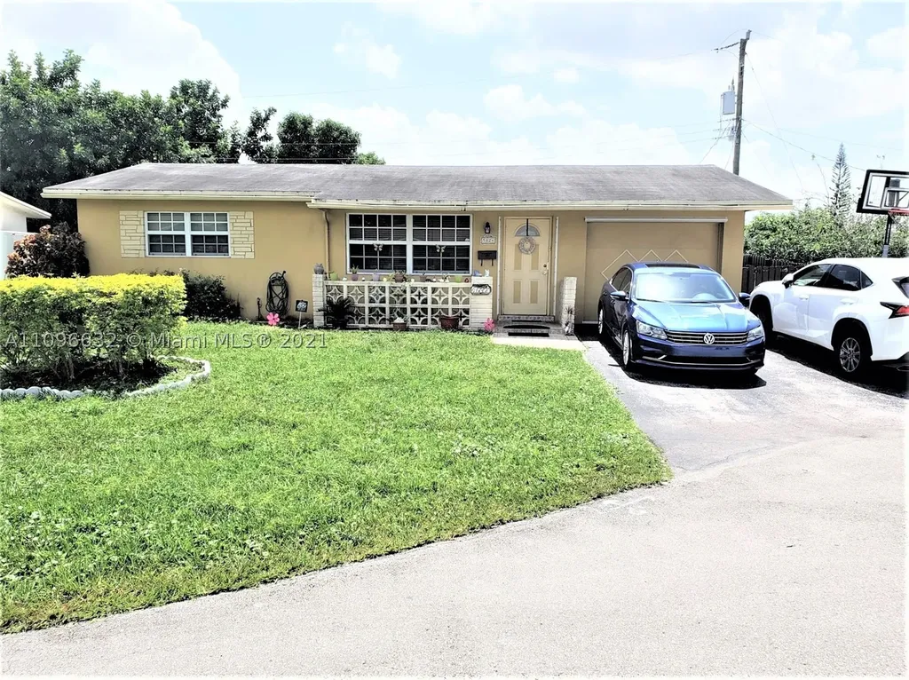 5824 Cleveland Street Hollywood FL 33021