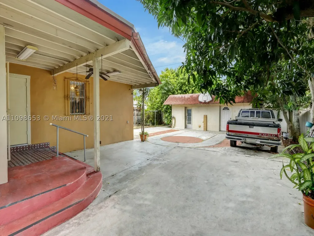 43 NW 48th Place Miami FL 33126