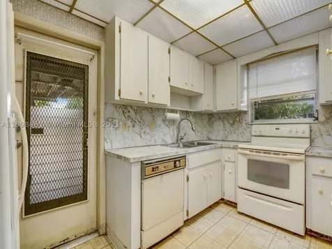 43 NW 48th Place Miami FL 33126