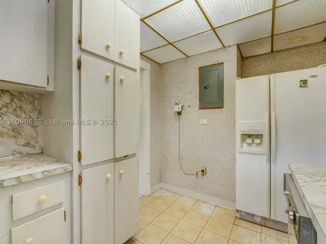 43 NW 48th Place Miami FL 33126