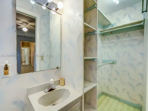 43 NW 48th Place Miami FL 33126