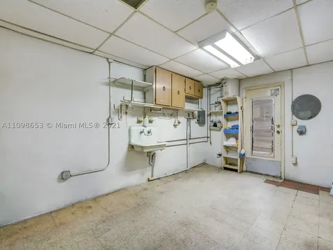 43 NW 48th Place Miami FL 33126