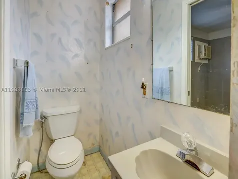 43 NW 48th Place Miami FL 33126