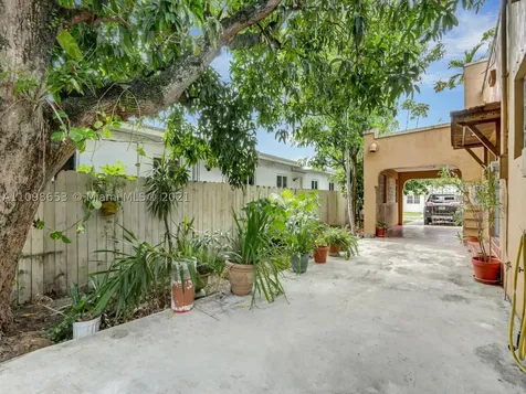 43 NW 48th Place Miami FL 33126