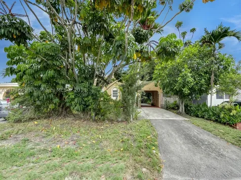 43 NW 48th Place Miami FL 33126