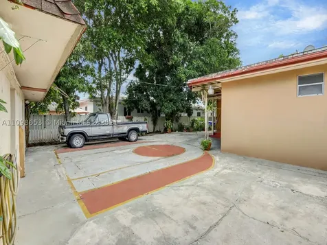 43 NW 48th Place Miami FL 33126