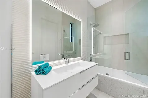 3175 Prairie Avenue Miami Beach FL 33140