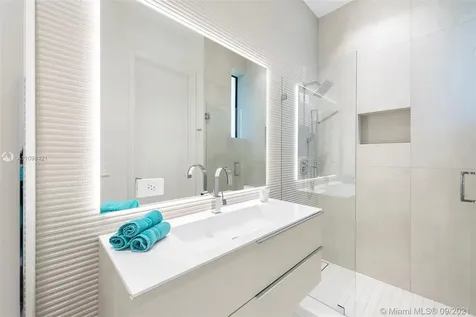 3175 Prairie Avenue Miami Beach FL 33140
