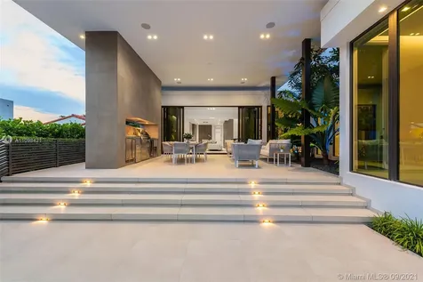 3175 Prairie Avenue Miami Beach FL 33140