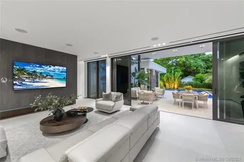 3175 Prairie Avenue Miami Beach FL 33140