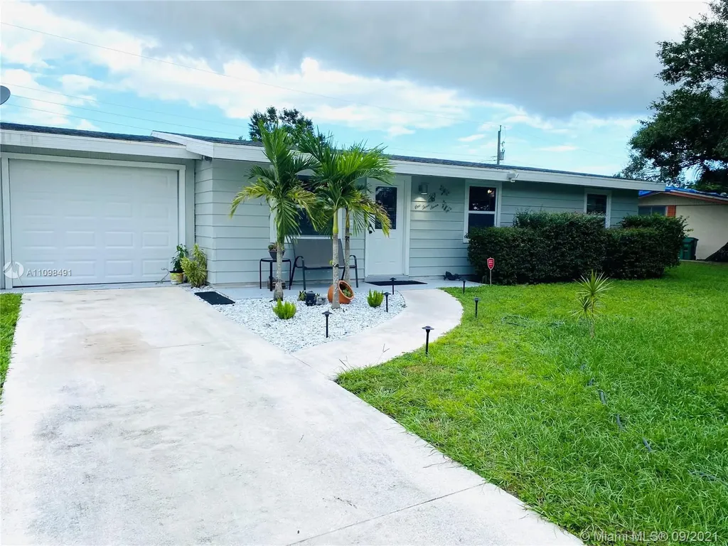 137 SE Placita Court Port St. Lucie FL 34983