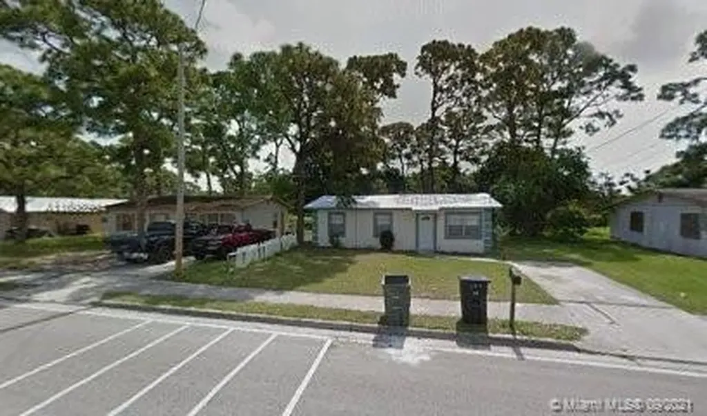 704 N 29th Street Fort Pierce FL 34947