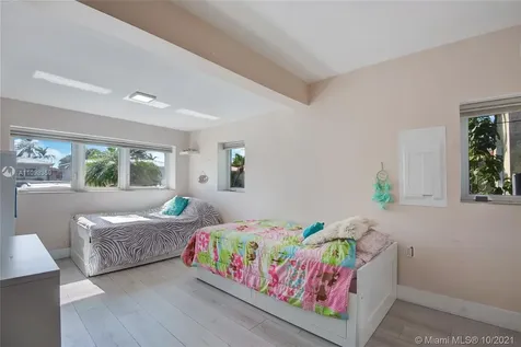 8835 Carlyle Avenue Surfside FL 33154