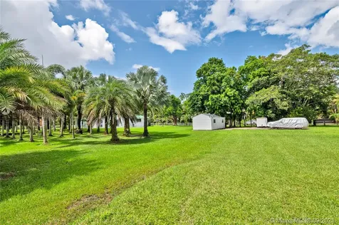18201 SW 70th Place Southwest Ranches FL 33331