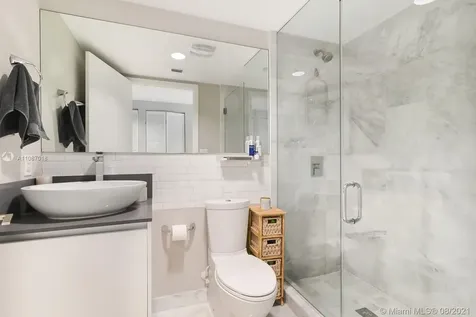 9821 E Bay Harbor Drive Bay Harbor Islands FL 33154
