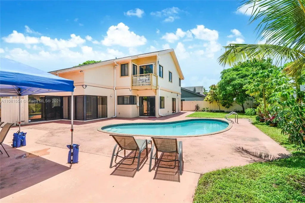 663 NE 204th Lane Miami FL 33179