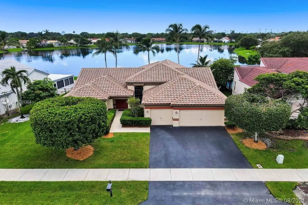 8872 Southern Orchard Road N Davie FL 33328