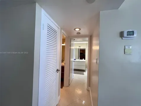 100 Lincoln Road Miami Beach FL 33139