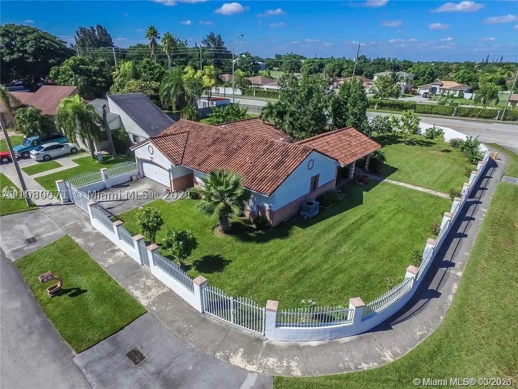12425 SW 200th Terrace Miami FL 33177