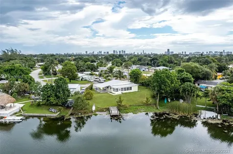 3621 SW 35th Street West Park FL 33023