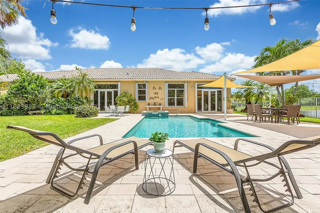 2463 Bay Isle Court Weston FL 33327