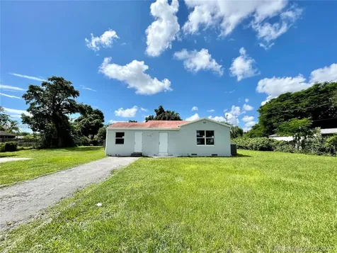 5718 Fillmore Street Hollywood FL 33021