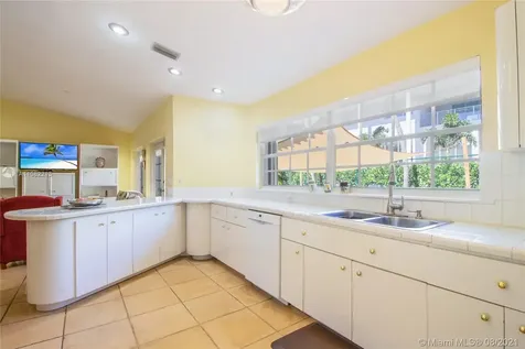 560 Hampton Lane Key Biscayne FL 33149