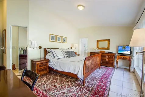 560 Hampton Lane Key Biscayne FL 33149